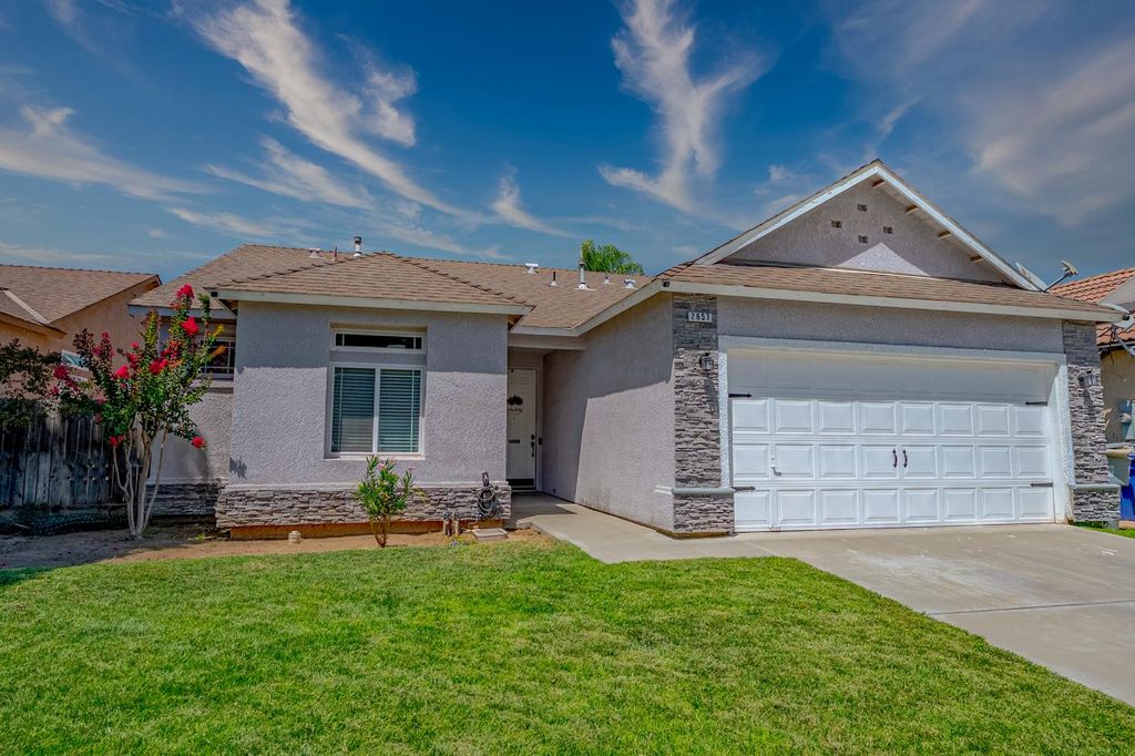 Image 7 of property listing at 2657 Peanut, Madera, CA 93637