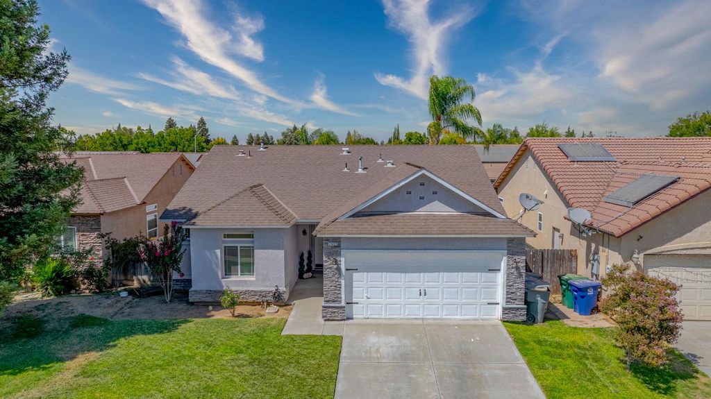 Image 8 of property listing at 2657 Peanut, Madera, CA 93637