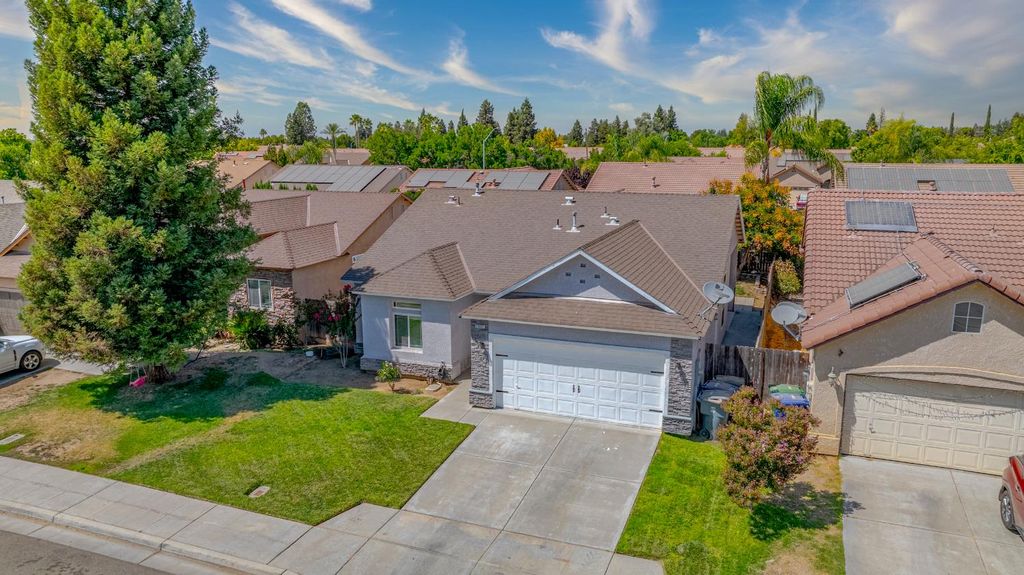 Image 9 of property listing at 2657 Peanut, Madera, CA 93637