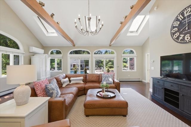 7 Lawrence Cir, Medfield, MA 02052