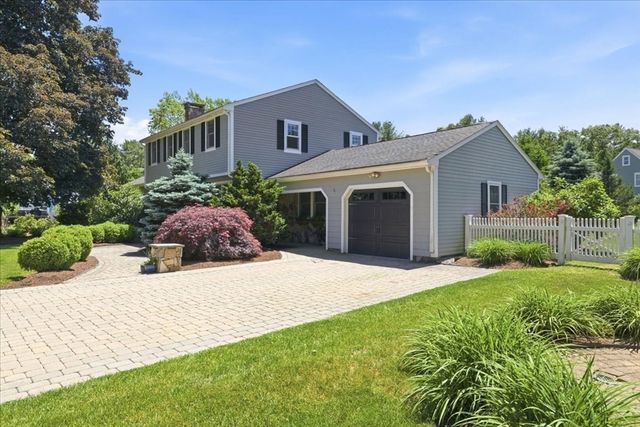 7 Lawrence Cir, Medfield, MA 02052