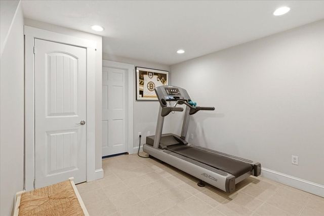 7 Lawrence Cir, Medfield, MA 02052