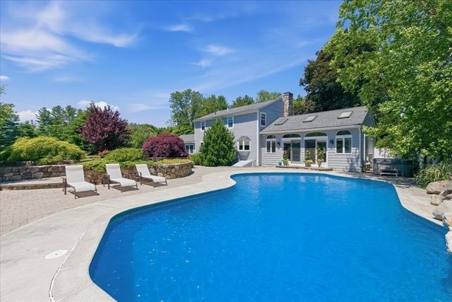 7 Lawrence Cir, Medfield, MA 02052