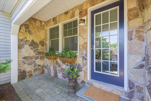 7 Lawrence Cir, Medfield, MA 02052