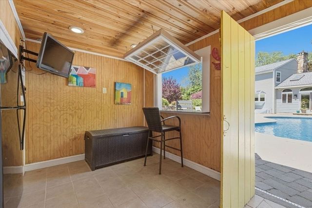 7 Lawrence Cir, Medfield, MA 02052