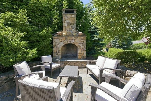 7 Lawrence Cir, Medfield, MA 02052