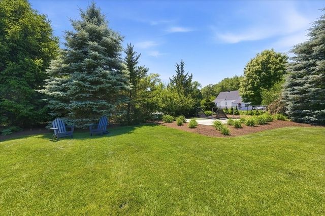 7 Lawrence Cir, Medfield, MA 02052