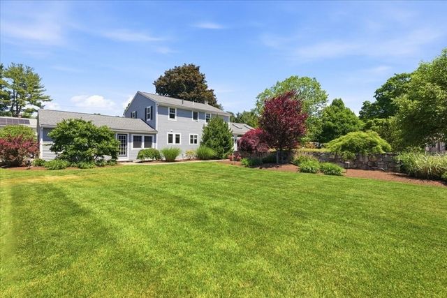 7 Lawrence Cir, Medfield, MA 02052