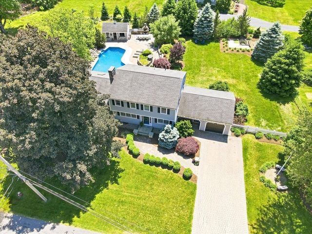 7 Lawrence Cir, Medfield, MA 02052
