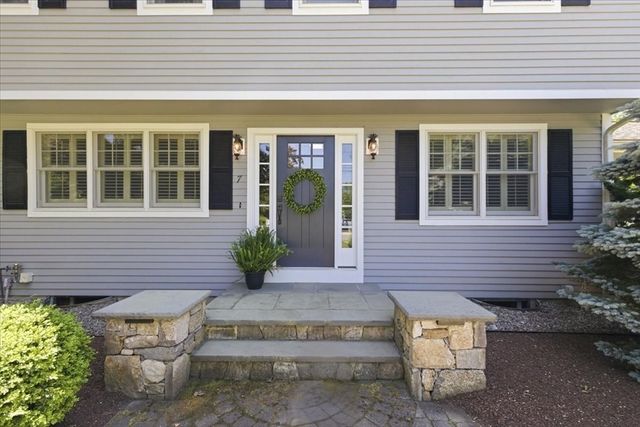 7 Lawrence Cir, Medfield, MA 02052