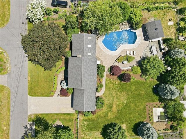 7 Lawrence Cir, Medfield, MA 02052