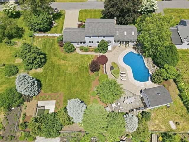 7 Lawrence Cir, Medfield, MA 02052