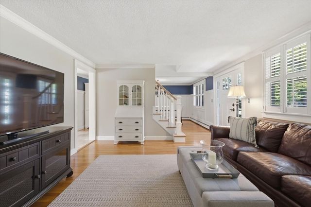 7 Lawrence Cir, Medfield, MA 02052