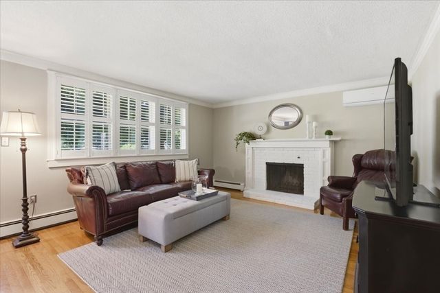 7 Lawrence Cir, Medfield, MA 02052