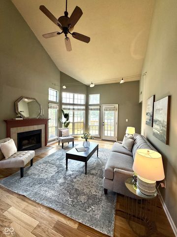 2829 Somerset Bay, Indianapolis, IN 46240