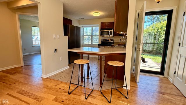 2829 Somerset Bay, Indianapolis, IN 46240