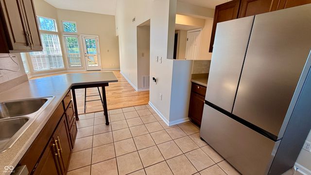 2829 Somerset Bay, Indianapolis, IN 46240