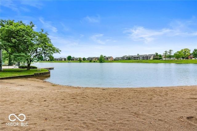 2829 Somerset Bay, Indianapolis, IN 46240