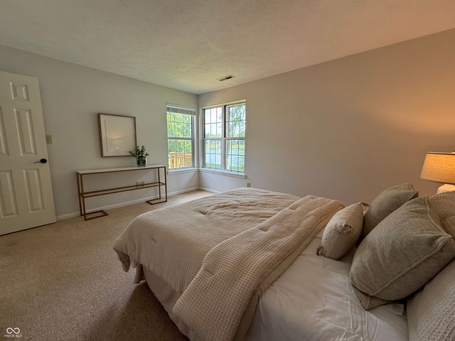 2829 Somerset Bay, Indianapolis, IN 46240