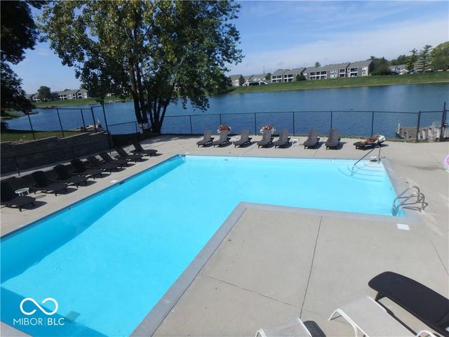 2829 Somerset Bay, Indianapolis, IN 46240