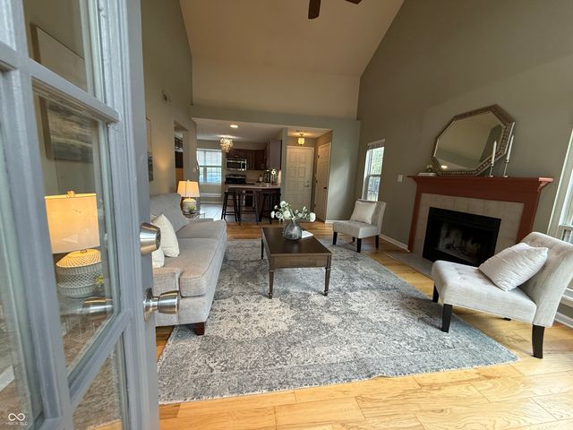 2829 Somerset Bay, Indianapolis, IN 46240