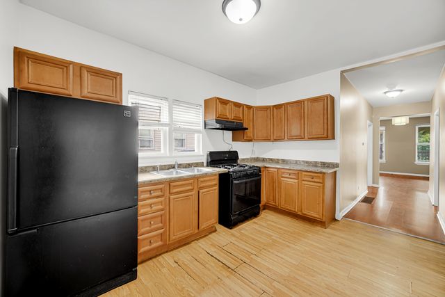 133 S 7th Avenue, Maywood, IL 60153