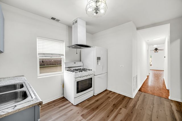 133 S 7th Avenue, Maywood, IL 60153