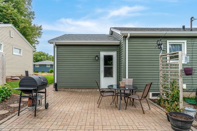 1923 Glenn Street, Bettendorf, IA 52722
