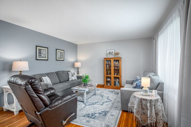 1923 Glenn Street, Bettendorf, IA 52722