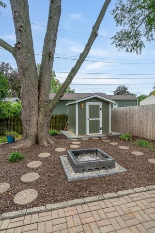 1923 Glenn Street, Bettendorf, IA 52722