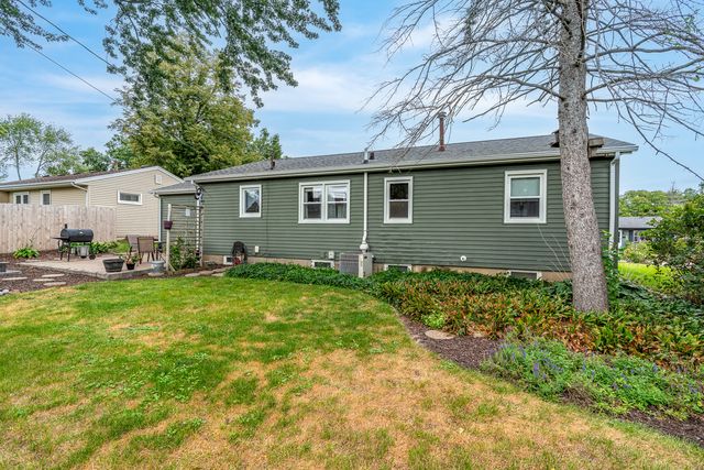 1923 Glenn Street, Bettendorf, IA 52722
