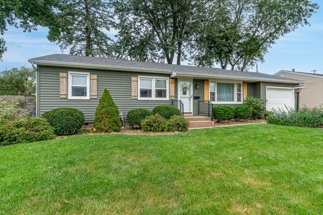 1923 Glenn Street, Bettendorf, IA 52722