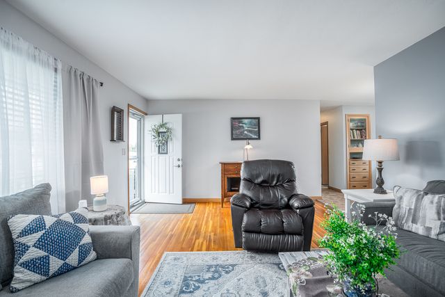 1923 Glenn Street, Bettendorf, IA 52722