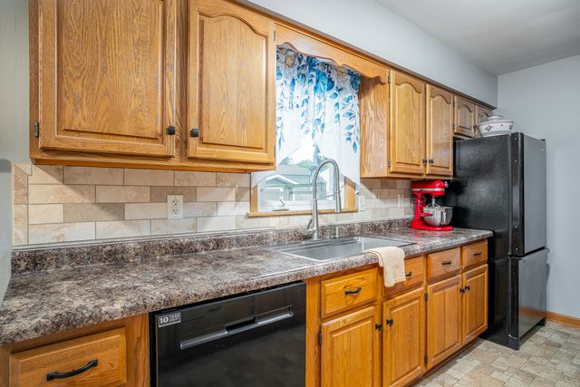 1923 Glenn Street, Bettendorf, IA 52722