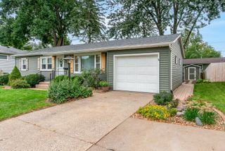 1923 Glenn Street, Bettendorf, IA 52722
