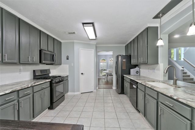 7110 Hayden Drive, Magnolia, TX 77354