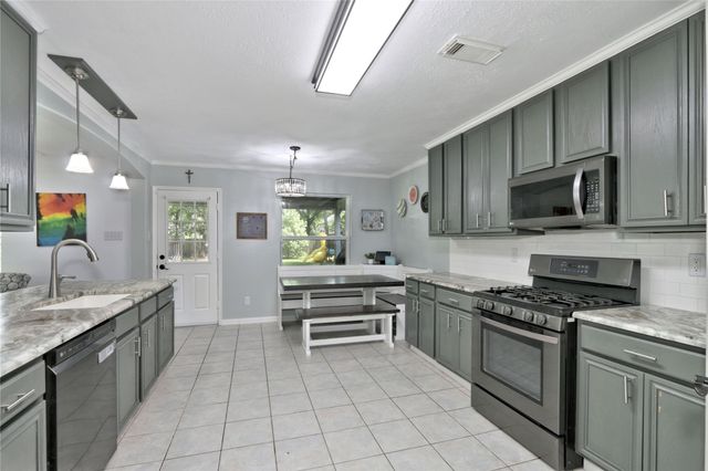 7110 Hayden Drive, Magnolia, TX 77354
