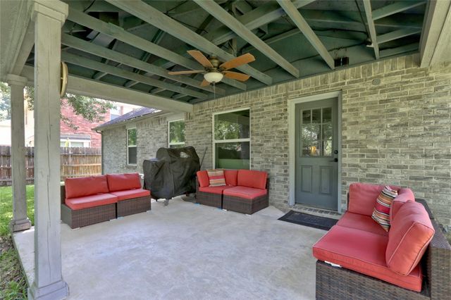 7110 Hayden Drive, Magnolia, TX 77354