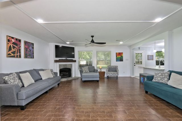 7110 Hayden Drive, Magnolia, TX 77354