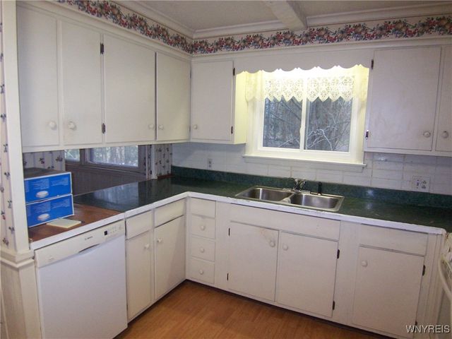 8 Lawrence Avenue, Pembroke, NY 14036