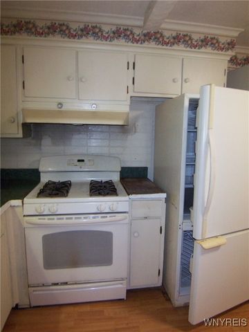 8 Lawrence Avenue, Pembroke, NY 14036