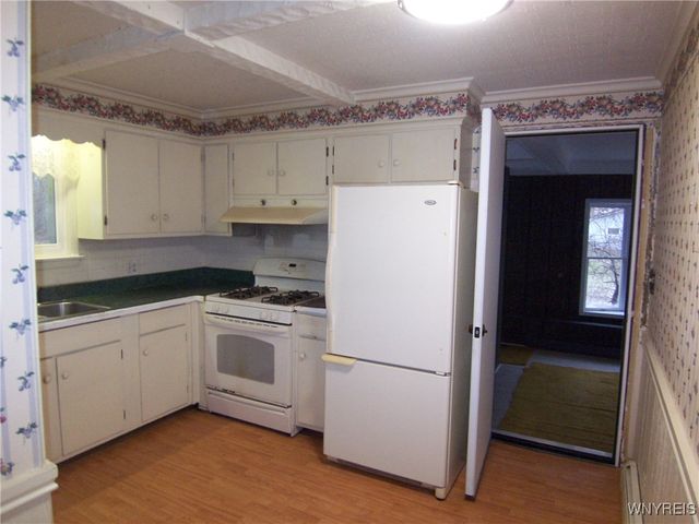 8 Lawrence Avenue, Pembroke, NY 14036