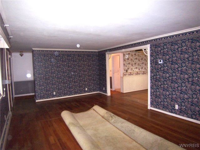 8 Lawrence Avenue, Pembroke, NY 14036