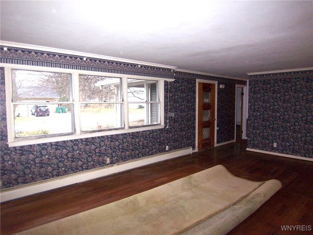 8 Lawrence Avenue, Pembroke, NY 14036