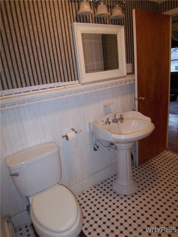 8 Lawrence Avenue, Pembroke, NY 14036