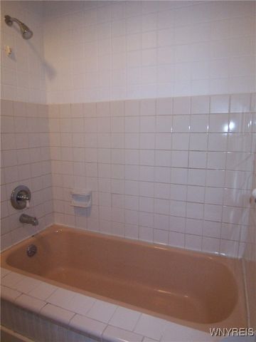 8 Lawrence Avenue, Pembroke, NY 14036