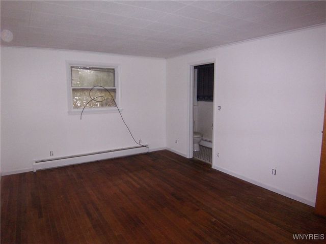 8 Lawrence Avenue, Pembroke, NY 14036