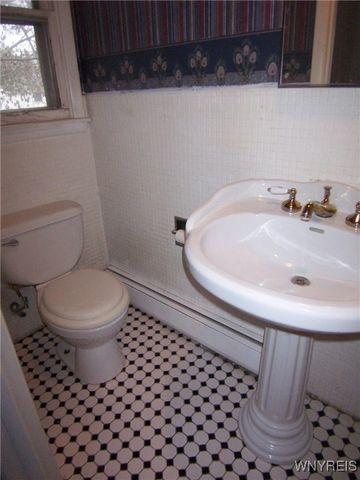 8 Lawrence Avenue, Pembroke, NY 14036