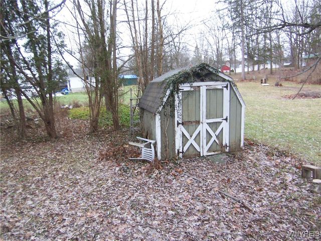 8 Lawrence Avenue, Pembroke, NY 14036