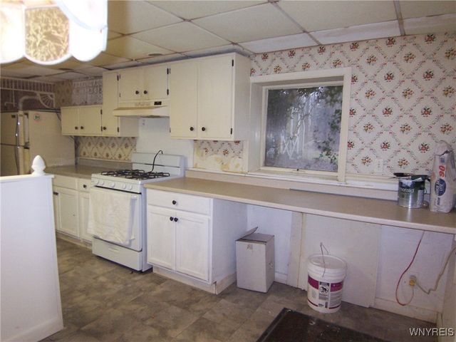 8 Lawrence Avenue, Pembroke, NY 14036